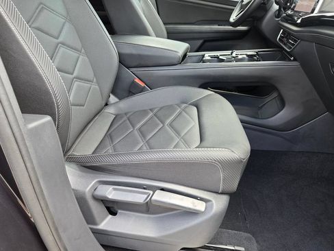 Used 2025 Volkswagen Atlas Cross Sport SE FWD image 29