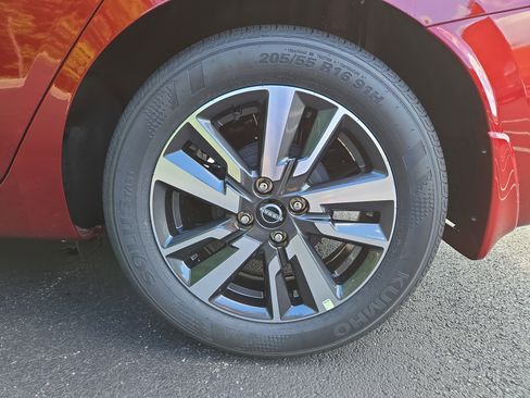 New 2025 Nissan Versa SV w/ Trunk Package image 9