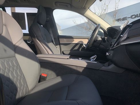Used 2025 Volvo XC90 B6 Plus image 35