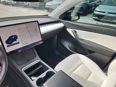 Used 2022 Tesla Model Y Performance image 6