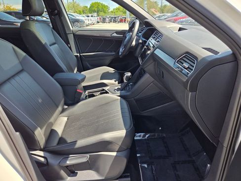 Used 2024 Volkswagen Tiguan SE R-Line FWD image 15