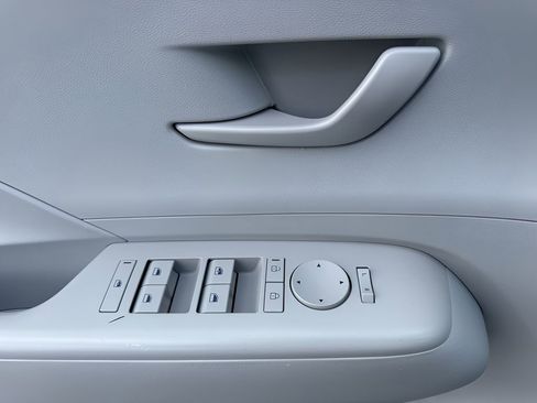 Used 2025 Hyundai Kona SEL image 24