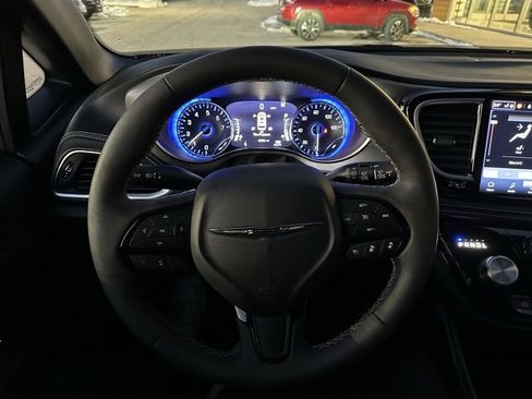 Used 2023 Chrysler Pacifica Limited w/ S Appearance Package image 26