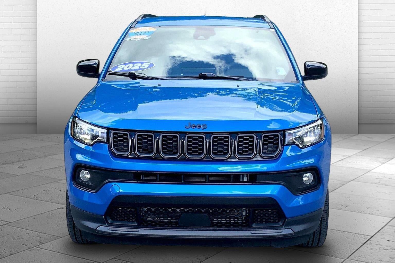 Used 2025 Jeep Compass Latitude w/ Altitude Special Edition AWD/4WD image 2