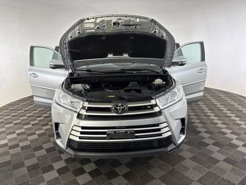 Used 2018 Toyota Highlander LE AWD/4WD image 14