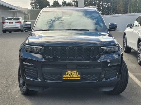 New 2025 Jeep Grand Cherokee L Altitude image 8