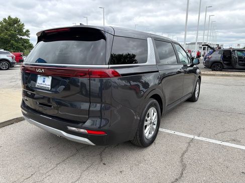 Used 2022 Kia Carnival LX FWD image 3
