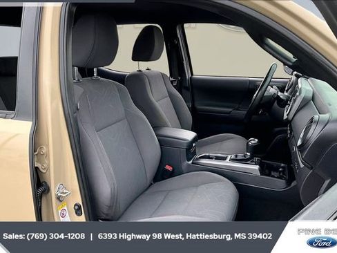 Used 2019 Toyota Tacoma TRD Sport w/ Technology Package image 6