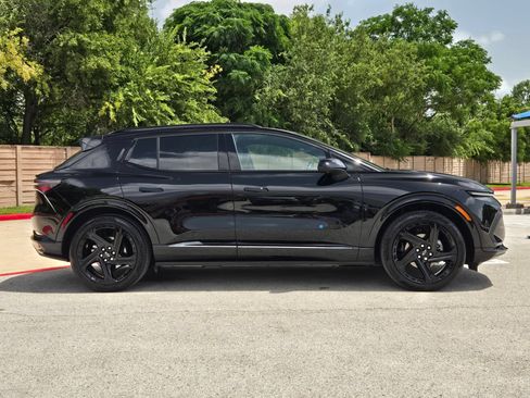 Used 2025 Chevrolet Equinox EV RS FWD image 2