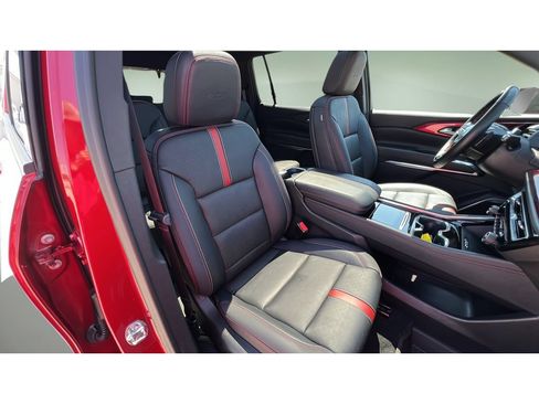 Certified 2024 Chevrolet Traverse RS w/ LPO, Floor Liner Package AWD/4WD image 32