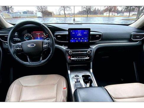 Used 2020 Ford Explorer XLT w/ Equipment Group 202A image 17