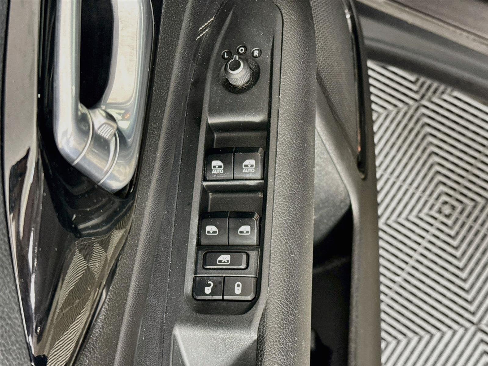Used 2023 Jeep Compass Latitude AWD/4WD image 19