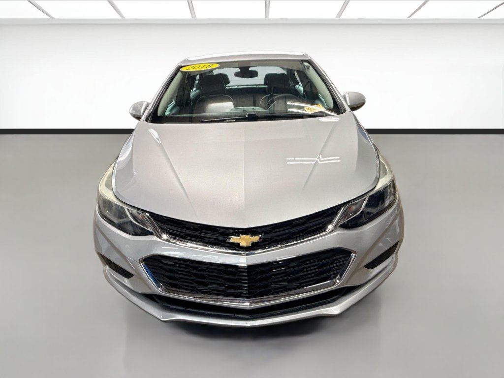 Used 2018 Chevrolet Cruze LT w/ Convenience Package FWD image 2