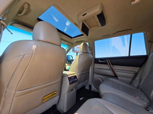 Used 2013 Toyota Highlander Limited AWD/4WD image 3
