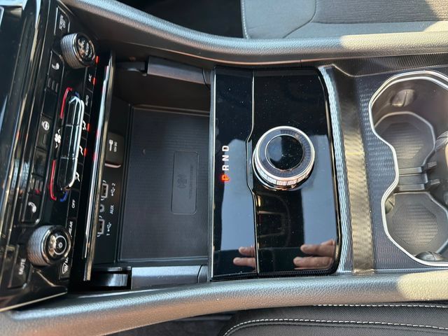 Used 2025 Jeep Grand Cherokee Laredo X w/ Luxury Tech Group I AWD/4WD image 31