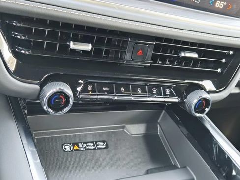 New 2026 Chevrolet Suburban Premier w/ Sun And Tow Package AWD/4WD image 25