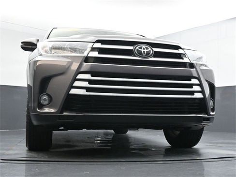 Used 2019 Toyota Highlander XLE image 31