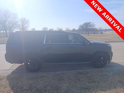 Used 2017 GMC Yukon XL SLE w/ Convenience Package image 2