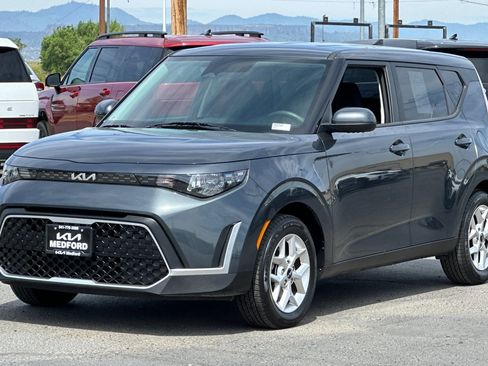 Used 2025 Kia Soul LX w/ LX Technology Package FWD image 9