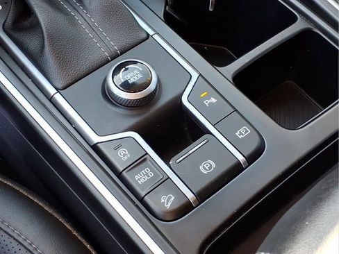 Used 2024 Kia Sorento S image 12