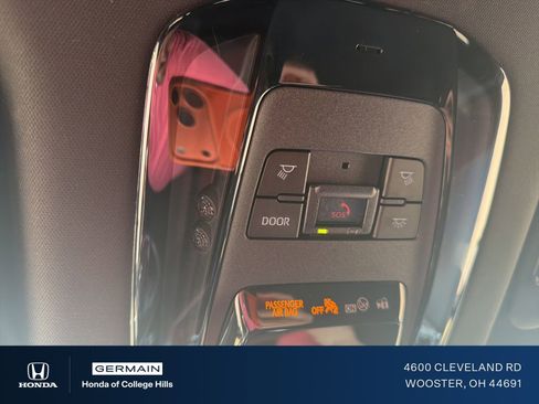 Used 2024 Toyota Venza XLE image 27