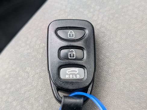 Used 2010 Hyundai Elantra GLS FWD image 23