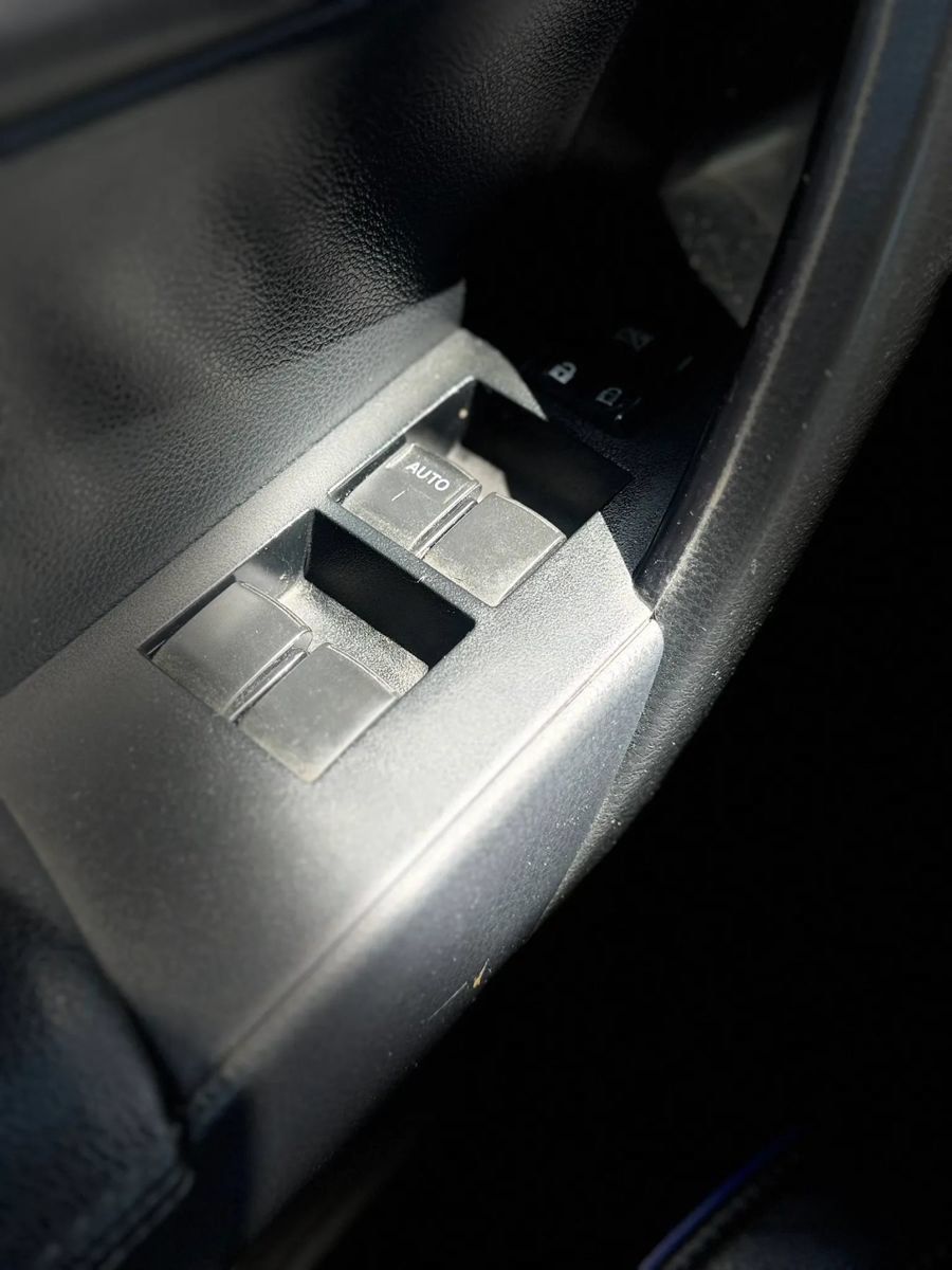 Used 2017 Toyota Corolla SE w/ Carpet Mat Package (TMS) FWD image 32