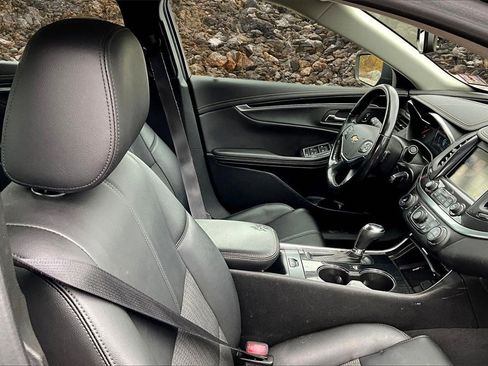 Used 2017 Chevrolet Impala LT w/ Convenience Package image 7