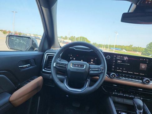 New 2026 GMC Canyon AT4 w/ Technology Plus Package image 8