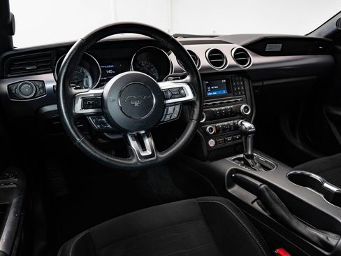 Used 2017 Ford Mustang Coupe RWD image 4