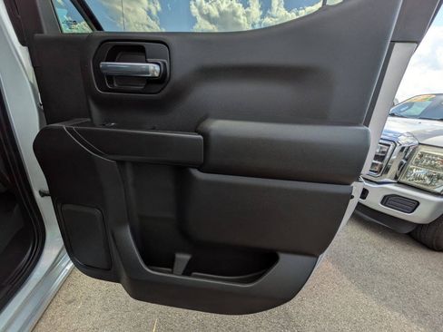 Used 2019 Chevrolet Silverado 1500 Custom w/ Custom Value Package AWD/4WD image 27