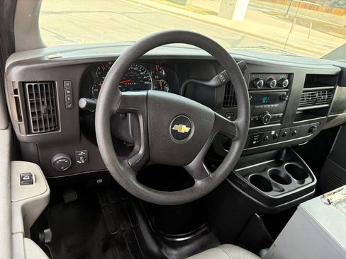 Used 2013 Chevrolet Express 2500 RWD image 10