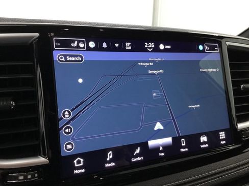 Used 2025 Chrysler Pacifica Limited image 25