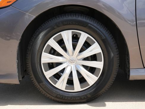 Used 2020 Toyota Camry LE FWD image 29