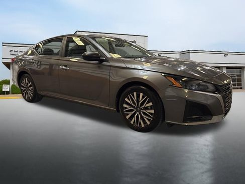 Used 2025 Nissan Altima 2.5 SV image 7