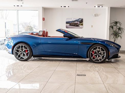 Used 2022 Aston Martin DB11 Volante image 9