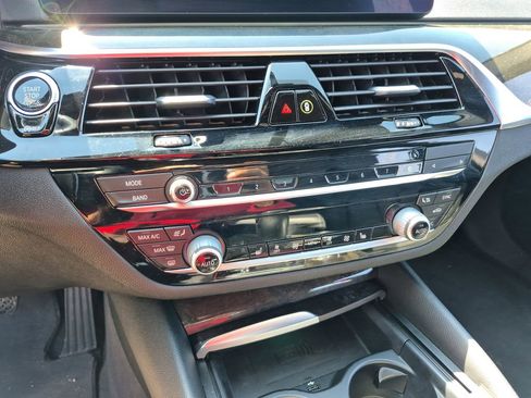 Used 2021 BMW 530i xDrive w/ Premium Package image 16