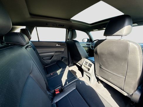 Used 2022 Volkswagen Atlas Cross Sport SE image 30