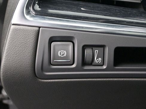 Certified 2025 Cadillac XT5 Premium Luxury image 30