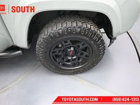 Used 2022 Toyota Tacoma TRD Sport w/ TRD Premium Sport Package AWD/4WD image 30