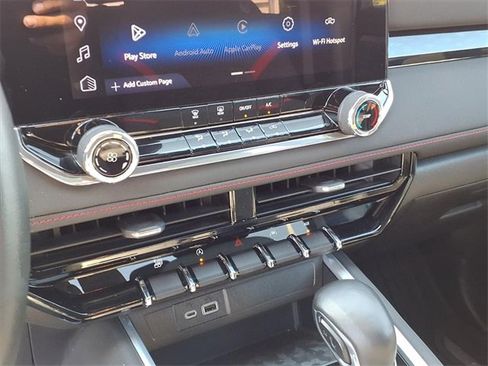 Used 2023 Chevrolet Colorado Z71 image 12