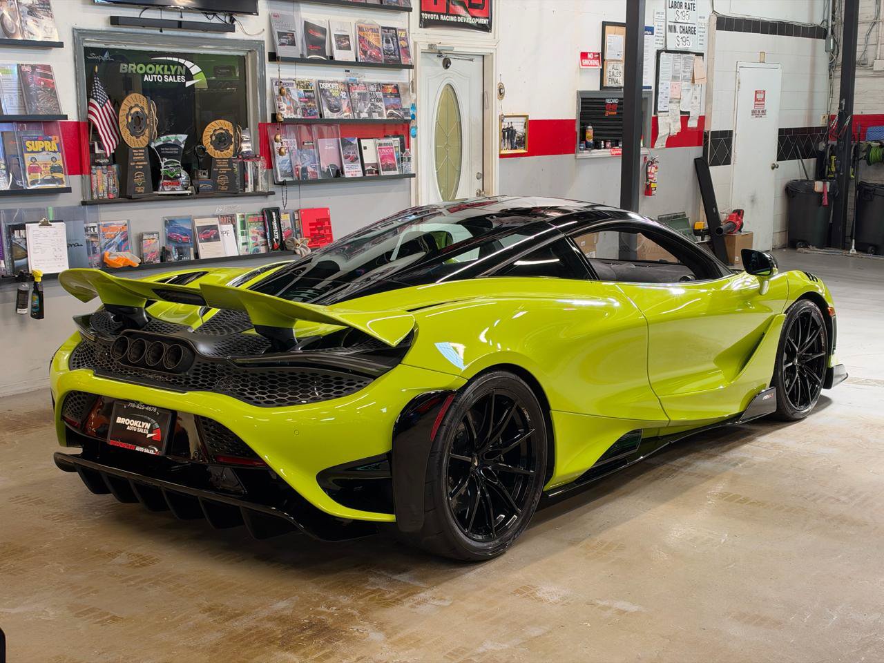 Used 2021 McLaren 765LT RWD image 8