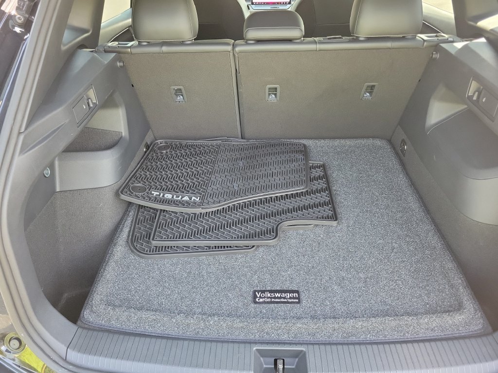 Certified 2026 Volkswagen Tiguan SE R-Line FWD image 7