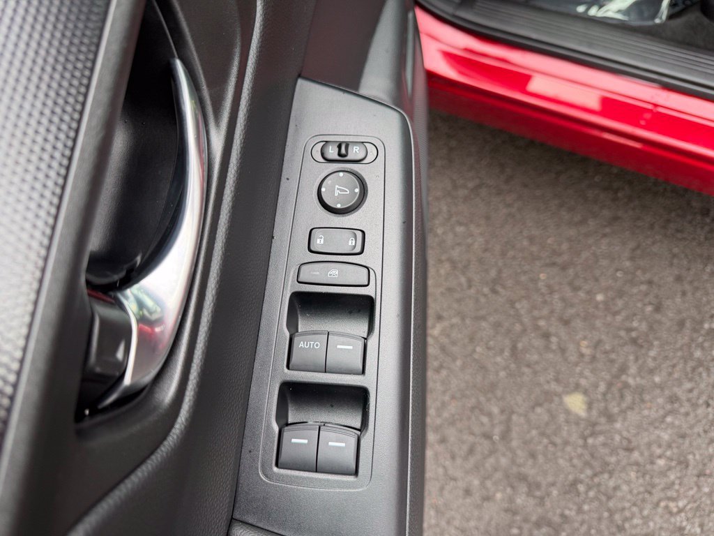 Used 2025 Honda CR-V LX image 12