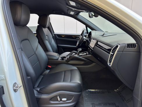Used 2020 Porsche Cayenne image 15
