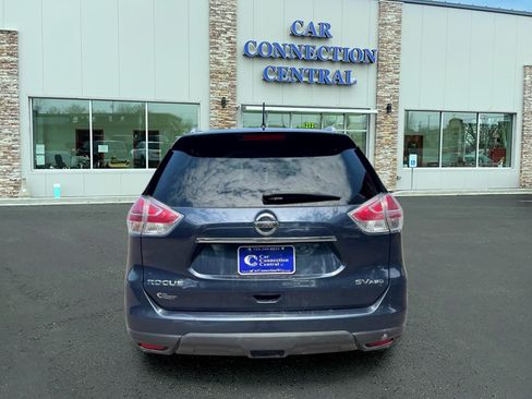 Used 2016 Nissan Rogue SV AWD/4WD image 3