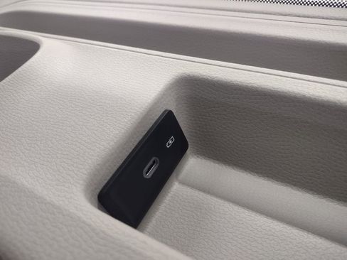 New 2025 Volkswagen ID. Buzz 1st Edition image 20