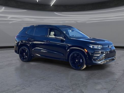 New 2026 Volkswagen Tiguan SE R-Line FWD image 2