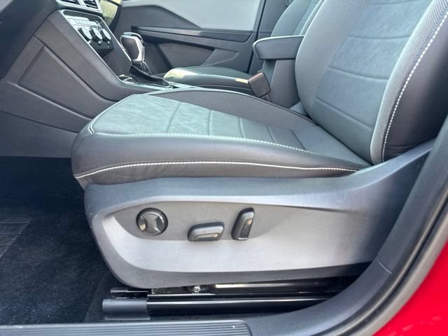 Used 2024 Volkswagen Taos SE w/ Panoramic Sunroof Package AWD/4WD image 18