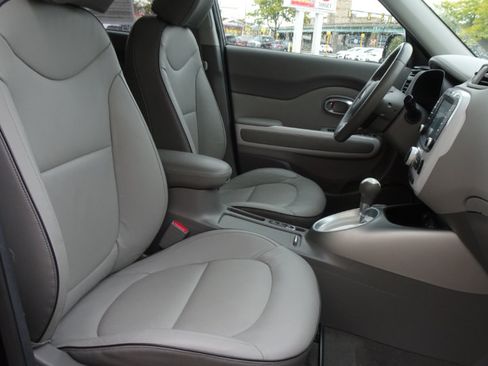 Used 2017 Kia Soul EV + image 13